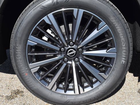 New 2026 Nissan Pathfinder Platinum FWD image 13