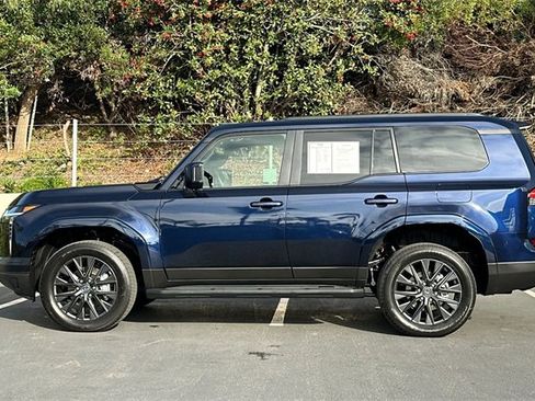 Used 2025 Lexus GX 550 image 2