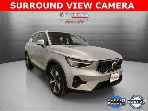 Used 2025 Volvo XC40 B5 Plus image 3