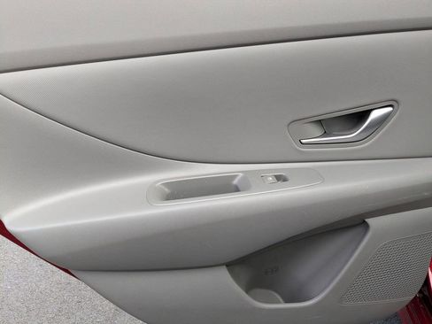 Used 2025 Hyundai Elantra SEL image 25