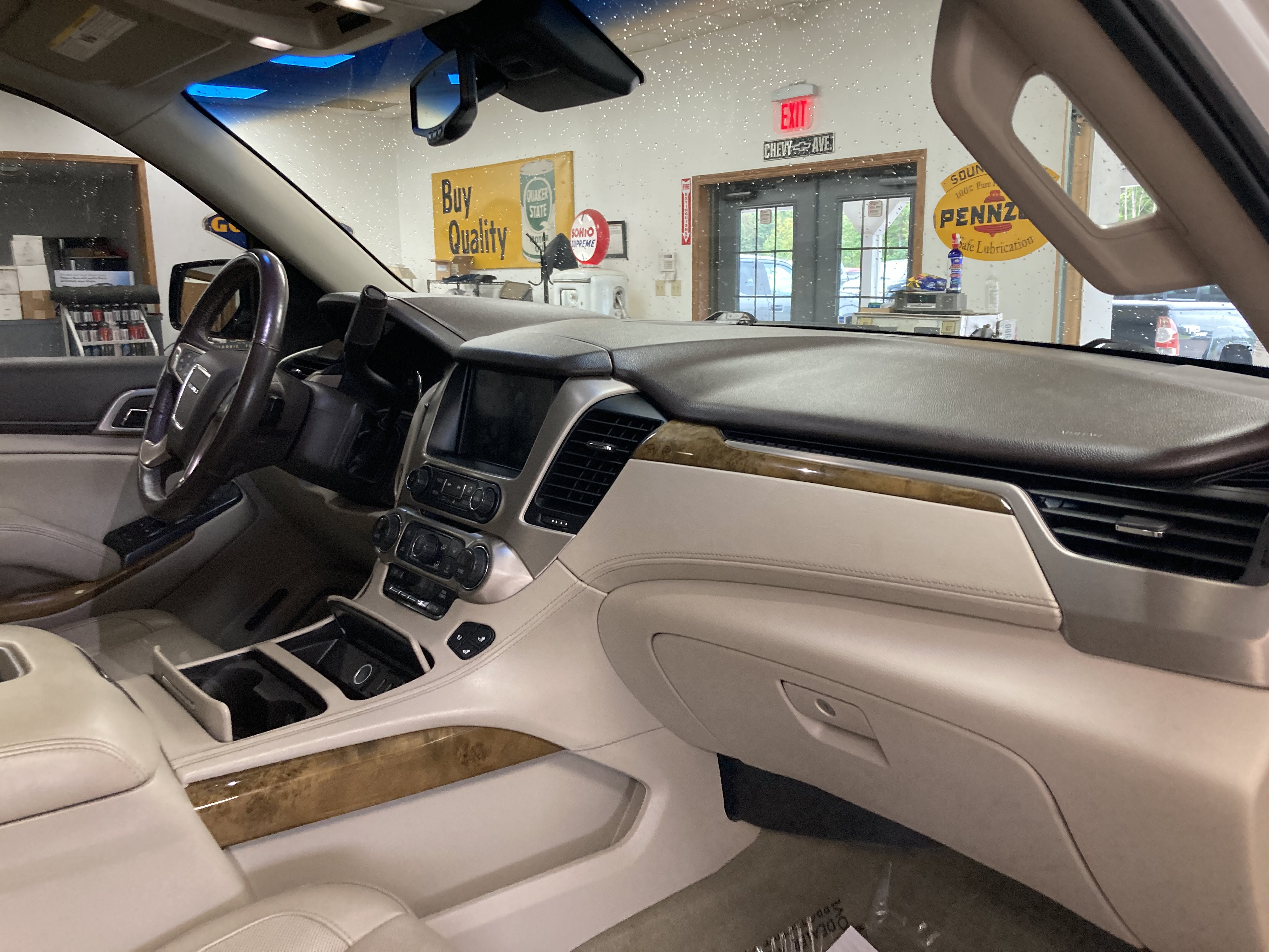 Used 2021 GMC Yukon SLT w/ SLT Premium Package AWD/4WD image 23