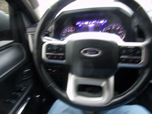 Used 2024 Ford Expedition XLT image 26