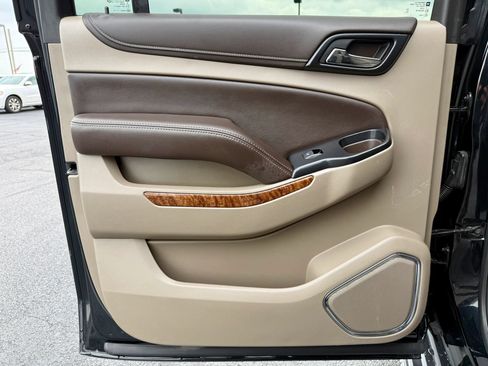 Used 2020 Chevrolet Suburban Premier AWD/4WD image 30