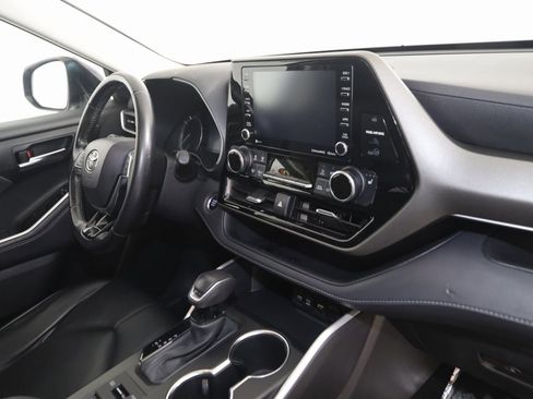 Used 2021 Toyota Highlander XLE image 40