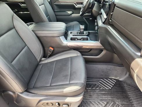 Used 2024 Chevrolet Silverado 1500 LTZ AWD/4WD image 14