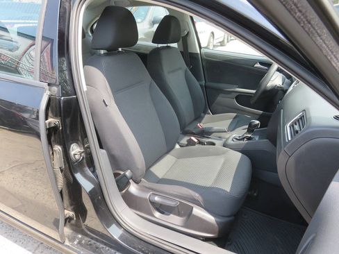 Used 2011 Volkswagen Jetta S FWD image 12