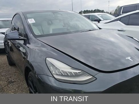 Used 2021 Tesla Model Y Long Range image 1