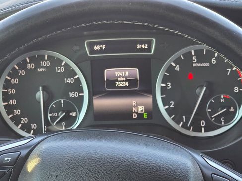 Used 2017 INFINITI QX30 Sport image 19