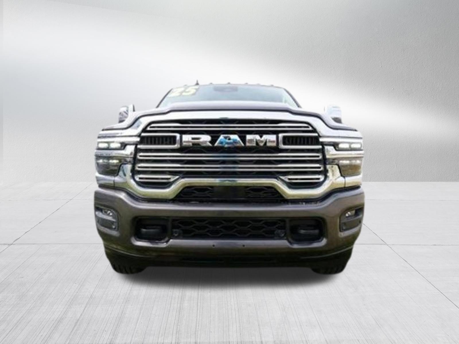 Used 2025 RAM 2500 Laramie AWD/4WD image 9