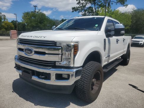 Used 2019 Ford F250 XLT AWD/4WD image 2