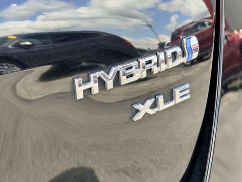 Used 2021 Toyota Prius XLE FWD image 5