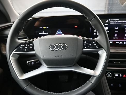 Used 2025 Audi Q5 Premium Plus w/ Premium Plus image 24