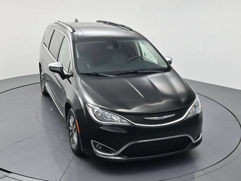 Used 2020 Chrysler Pacifica Limited FWD image 38