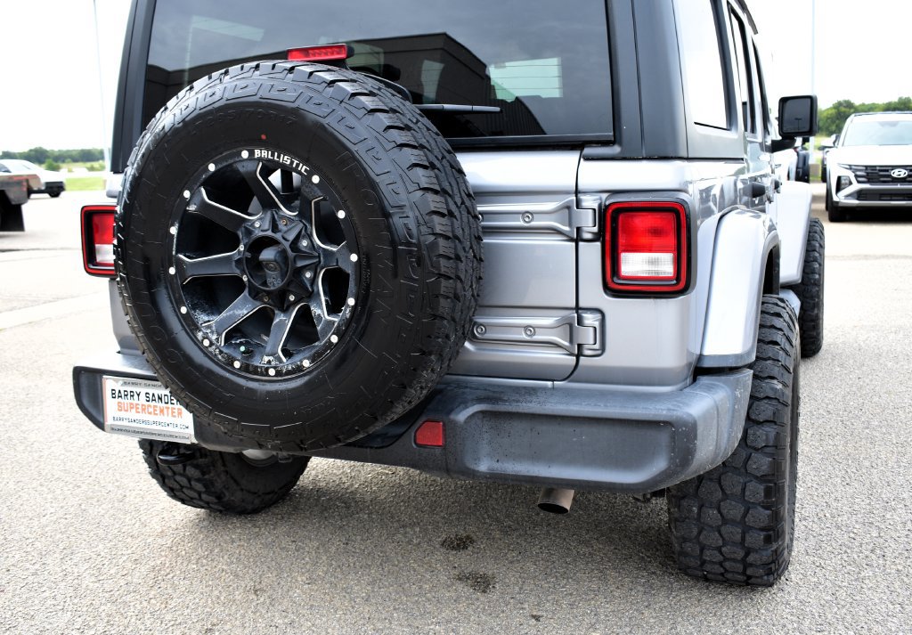 Used 2020 Jeep Wrangler Unlimited Sahara AWD/4WD image 11