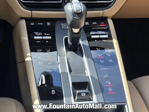 Used 2023 Porsche Macan Turbo AWD/4WD image 12