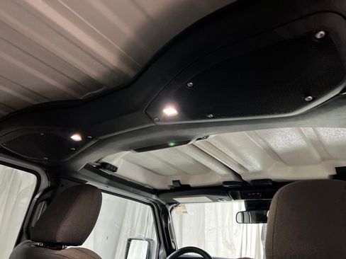 Used 2025 Jeep Wrangler Unlimited Rubicon AWD/4WD image 15