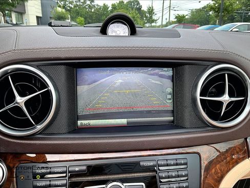Used 2014 Mercedes-Benz SL 550 image 19