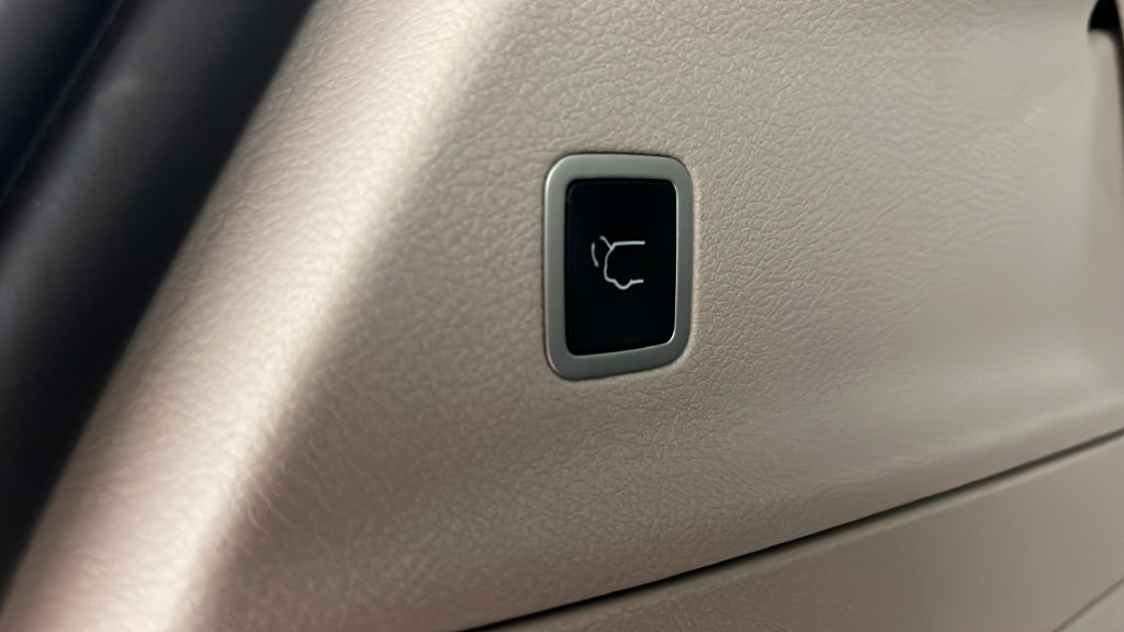 Used 2023 Chrysler Pacifica Touring-L FWD image 30