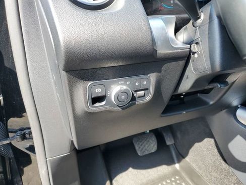 Used 2022 Mercedes-Benz GLB 250 4MATIC image 17