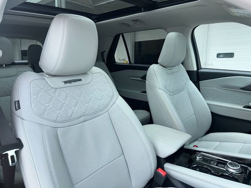 Certified 2025 Ford Explorer Platinum w/ Ultimate Package AWD/4WD image 16