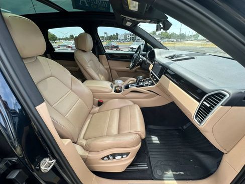 Used 2019 Porsche Cayenne AWD/4WD image 13