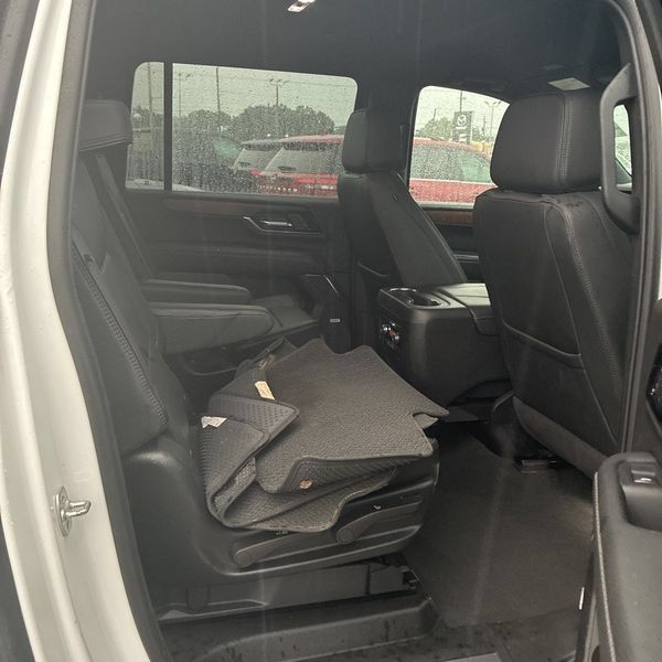 Used 2025 GMC Yukon XL Denali AWD/4WD image 17