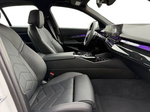 Used 2024 BMW 540i xDrive w/ Premium Package image 23