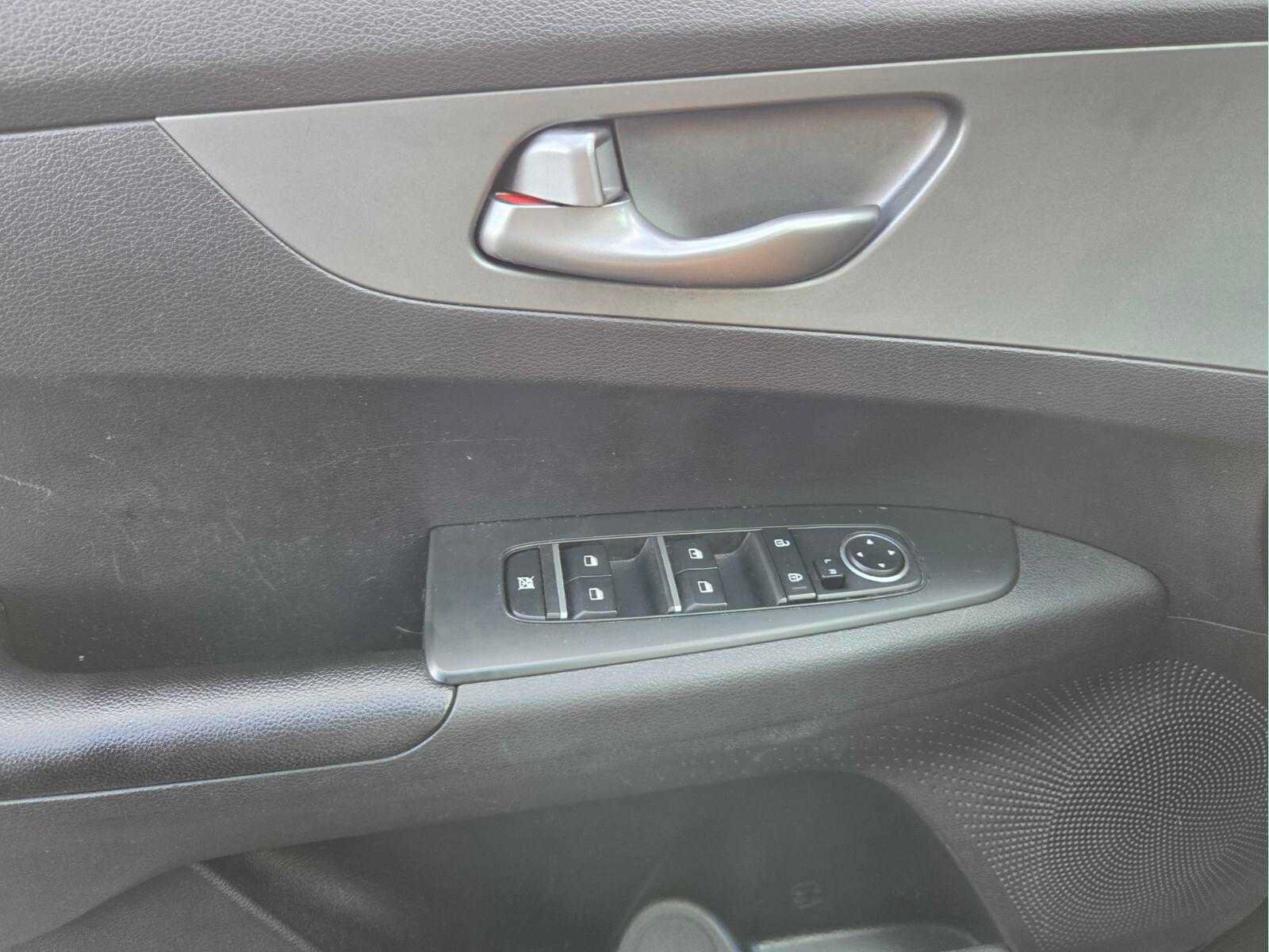 Used 2021 Kia Forte LXS FWD image 20