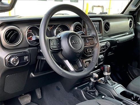 Used 2023 Jeep Gladiator Sport image 14