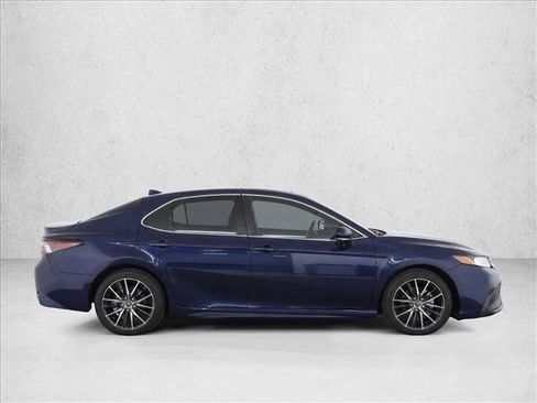 Used 2022 Toyota Camry SE w/ Convenience Package FWD image 8