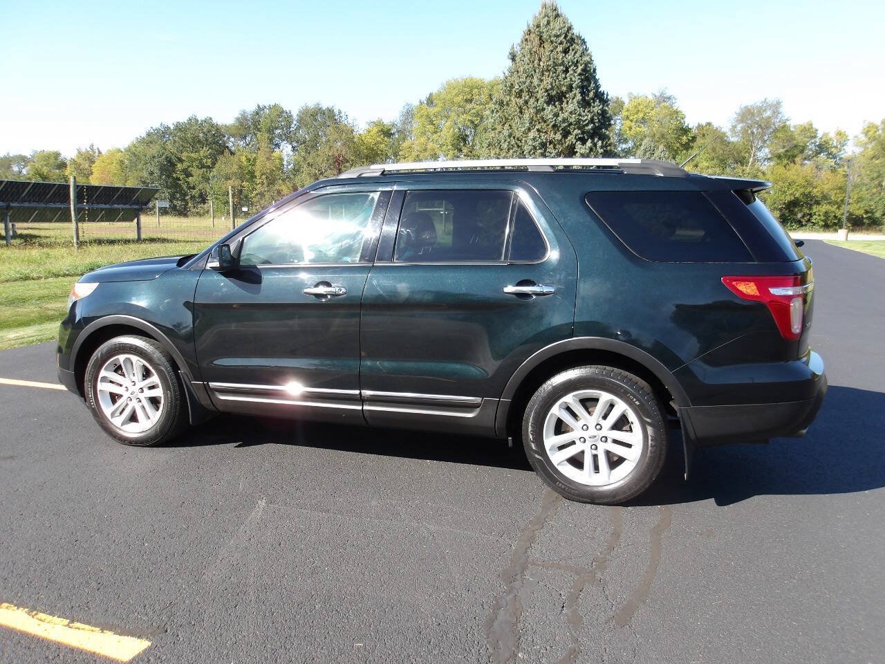 Used 2014 Ford Explorer XLT w/ Equipment Group 202A FWD image 12