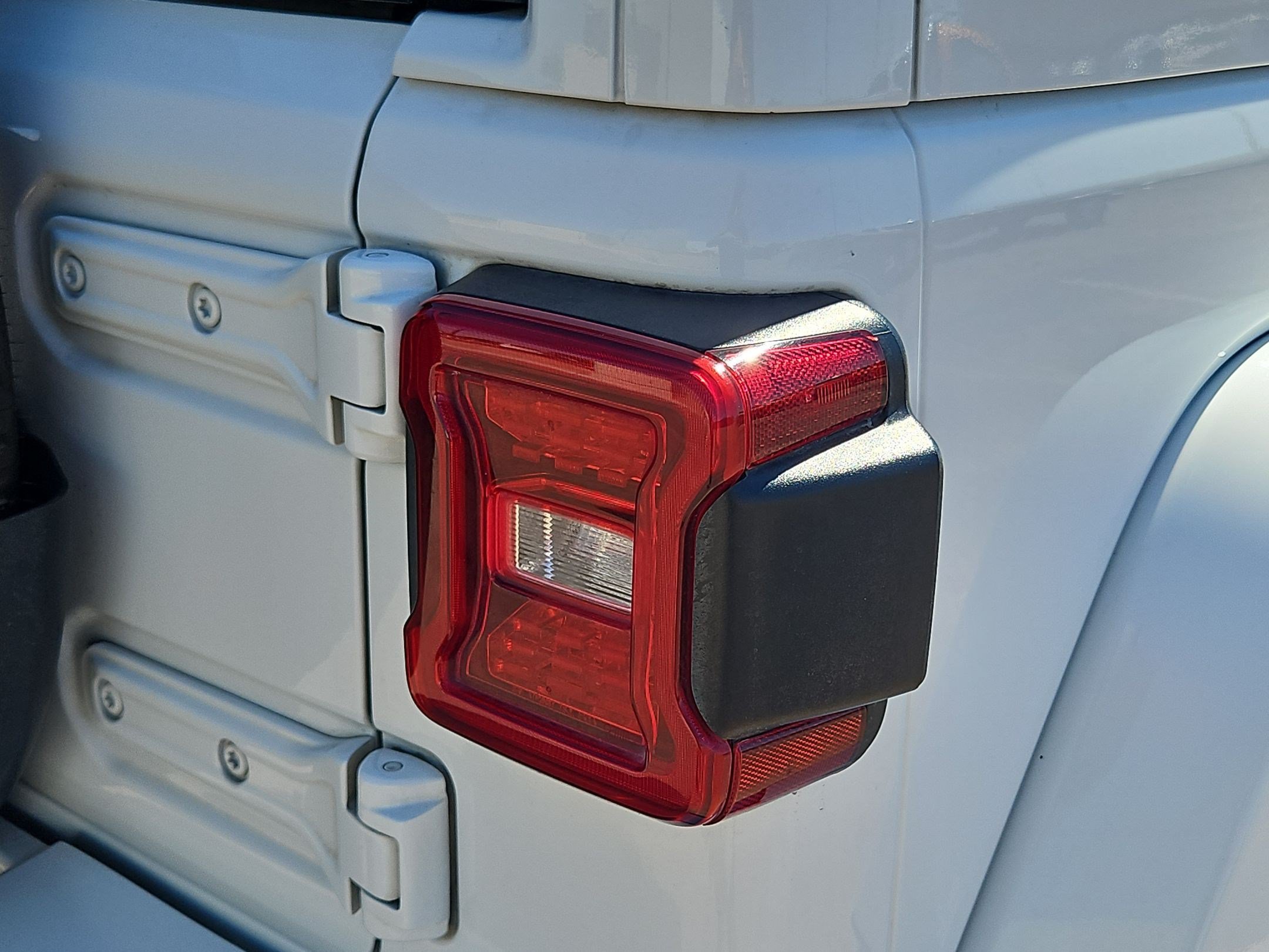 Used 2023 Jeep Wrangler Unlimited Sahara AWD/4WD image 12