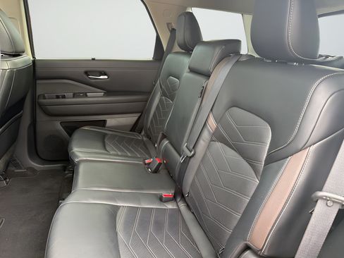 Certified 2023 Nissan Pathfinder Platinum w/ Cargo Package AWD/4WD image 25