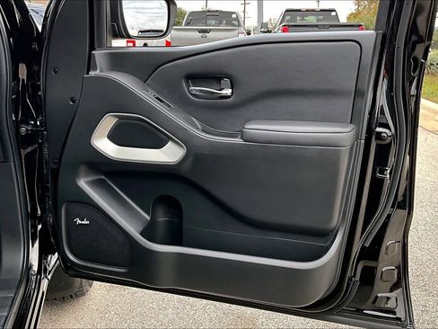 Used 2023 Nissan Frontier SV w/ SV Premium Package image 22