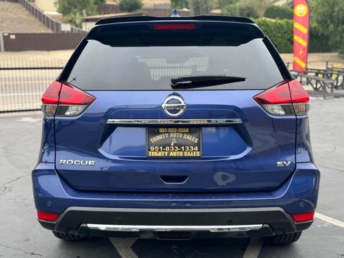 Used 2019 Nissan Rogue SV w/ Sun & Sound Touring Package FWD image 7