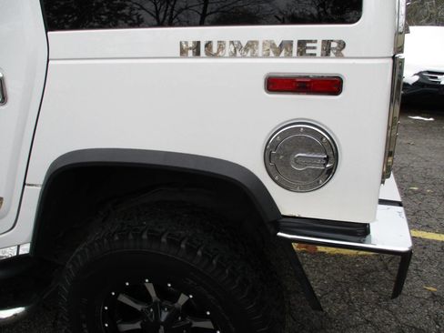 Used 2004 HUMMER H2 w/ Preferred Equipment Group image 17