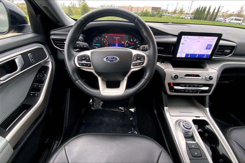 Used 2023 Ford Explorer XLT w/ Equipment Group 202A AWD/4WD image 5