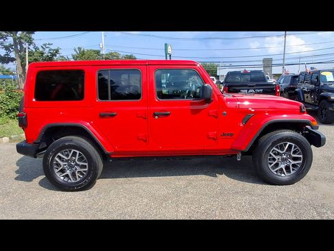 Certified 2025 Jeep Wrangler Unlimited Sahara AWD/4WD image 9