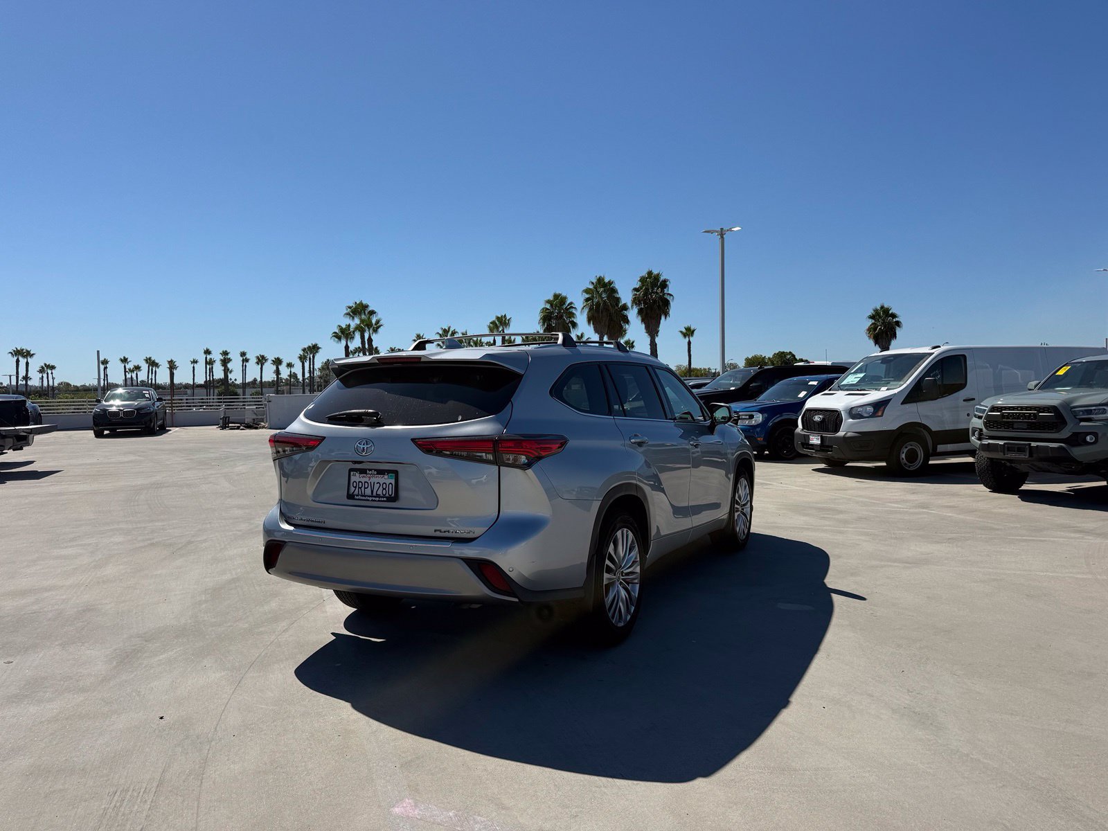 Used 2023 Toyota Highlander Platinum FWD image 3