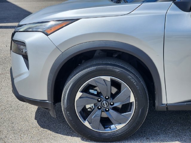 Used 2024 Nissan Rogue SV FWD image 5