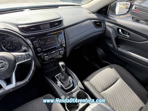 Used 2020 Nissan Rogue SV FWD image 16