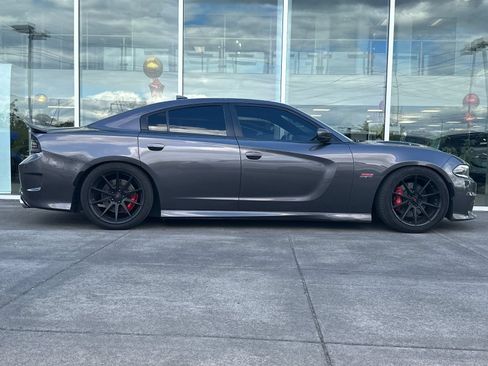 Used 2017 Dodge Charger R/T Scat Pack RWD image 2