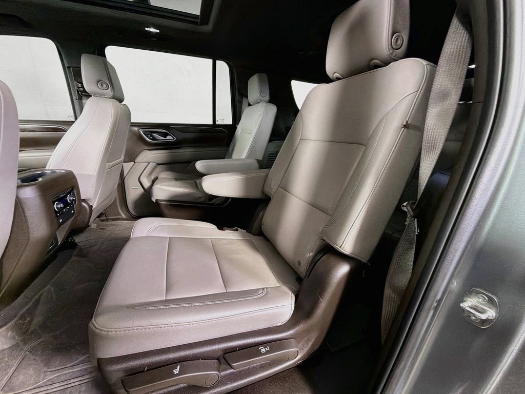 Used 2024 Chevrolet Suburban Z71 w/ Luxury Package AWD/4WD image 20