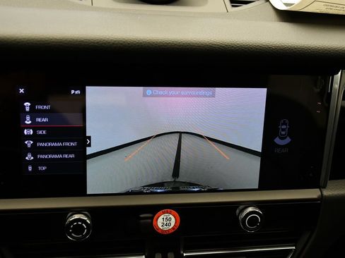Certified 2026 Porsche Macan AWD/4WD image 32