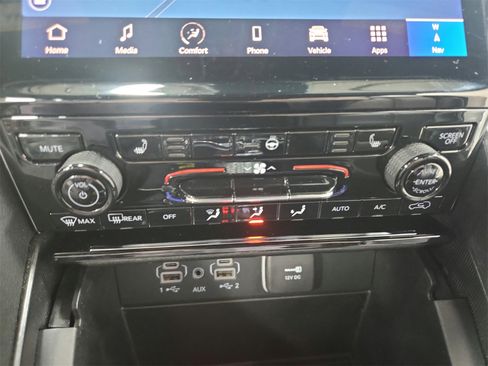 Used 2024 Jeep Grand Cherokee Limited image 30