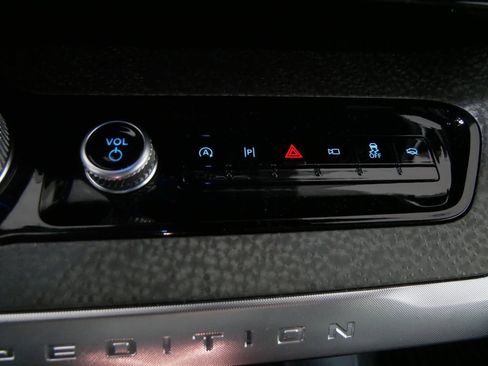 Used 2025 Ford Expedition Tremor AWD/4WD image 30