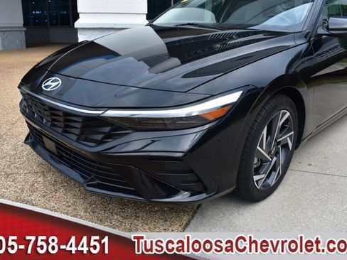 Used 2025 Hyundai Elantra Limited FWD image 46