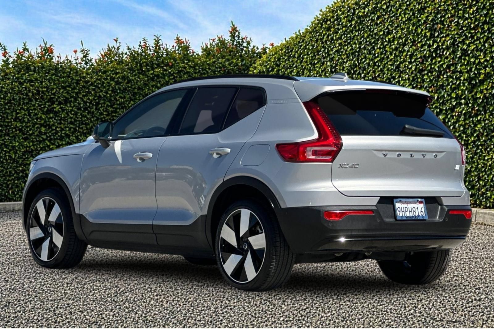 Used 2023 Volvo XC40 Recharge Ultimate w/ Protection Package Premier AWD/4WD image 6