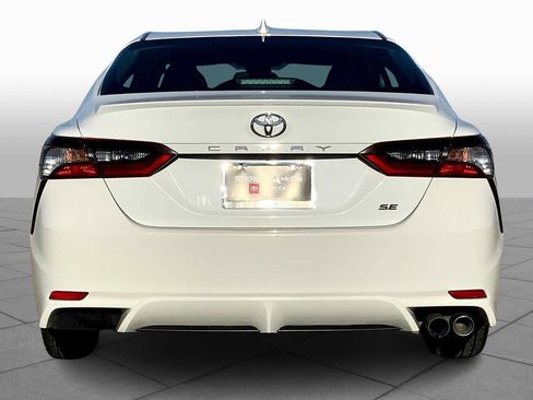 Used 2022 Toyota Camry SE FWD image 5