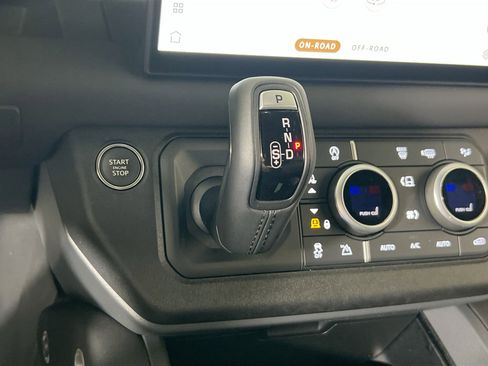 Used 2025 Land Rover Defender 110 X-Dynamic SE image 16